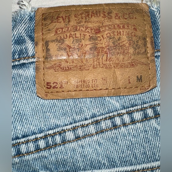 🟣Levi’s Denim Shorts - Picture 3 of 5